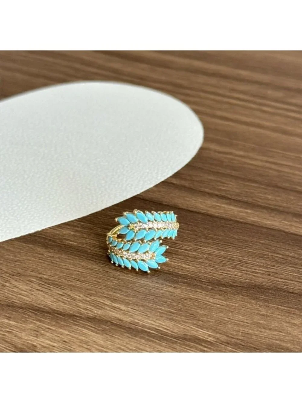 Elegant Turquoise and Gold Ring Q192